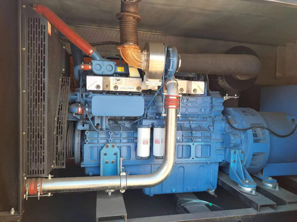 南山燃油消耗率与进气温度的具体关系是什么？