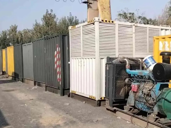 南山200KW柴油发电机机组每小时油耗是多少？