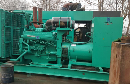 南山发电机组如何判断水冷式机油散热器内部是否需要清洗？